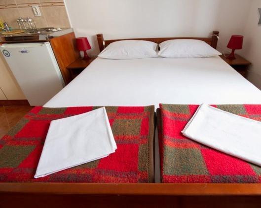 Apartments & Rooms M Petrovac na moru Zimmer foto