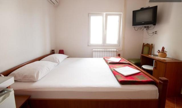 Apartments & Rooms M Petrovac na moru Zimmer foto
